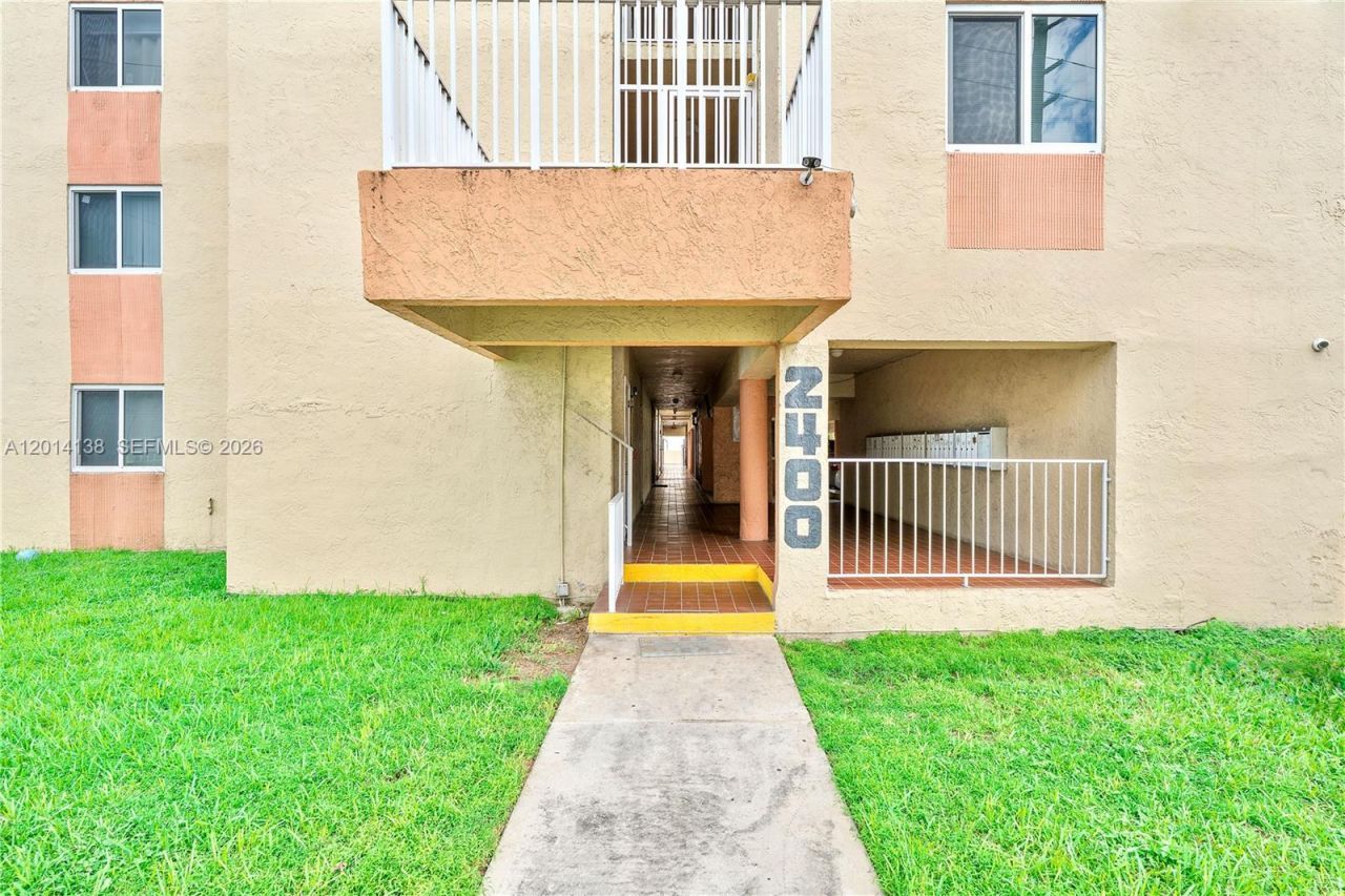 2400 NW 16th St Rd , Miami, FL 33125 Photo