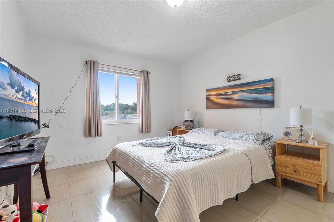 2400 NW 16th St Rd , Miami, FL 33125 Photo