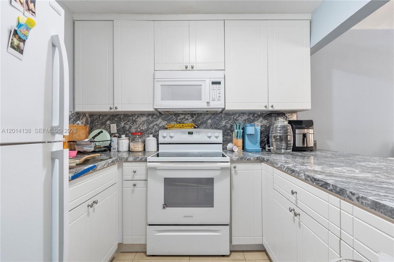 2400 NW 16th St Rd , Miami, FL 33125 Photo