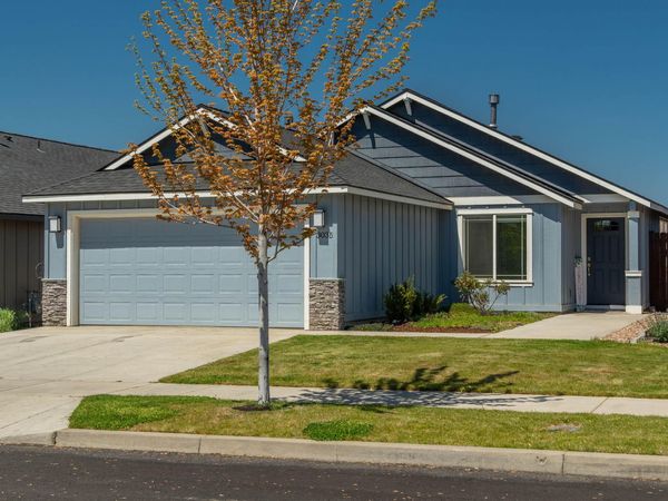 3035 NW Cedar Avenue, Redmond, OR 97756