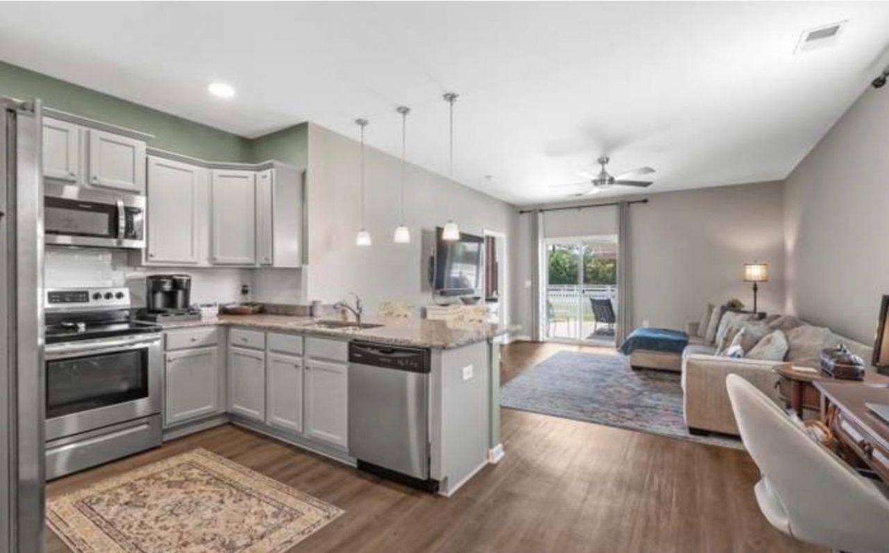 542 Hay Hill Ln. Photo 4