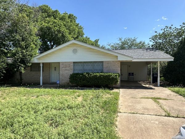 1206 E COMAL ST, Pearsall, TX 78061