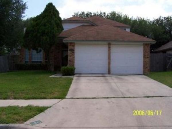 2801 Hillview Ln, Schertz, TX 78154