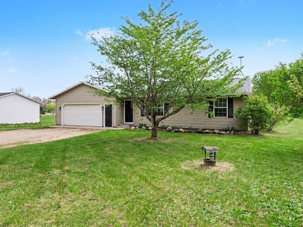 61117 County Road 653, Paw Paw, MI 49079