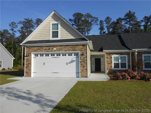 210 Oak Pointe Circle, Lumberton, NC 28358
