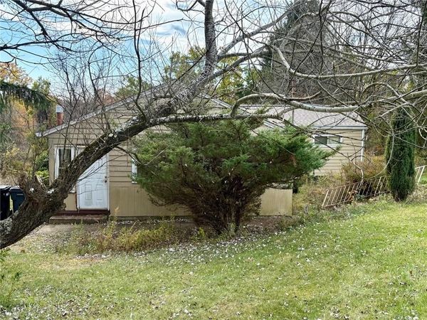 589 Hookstown Grade Rd, Coraopolis, PA 15108