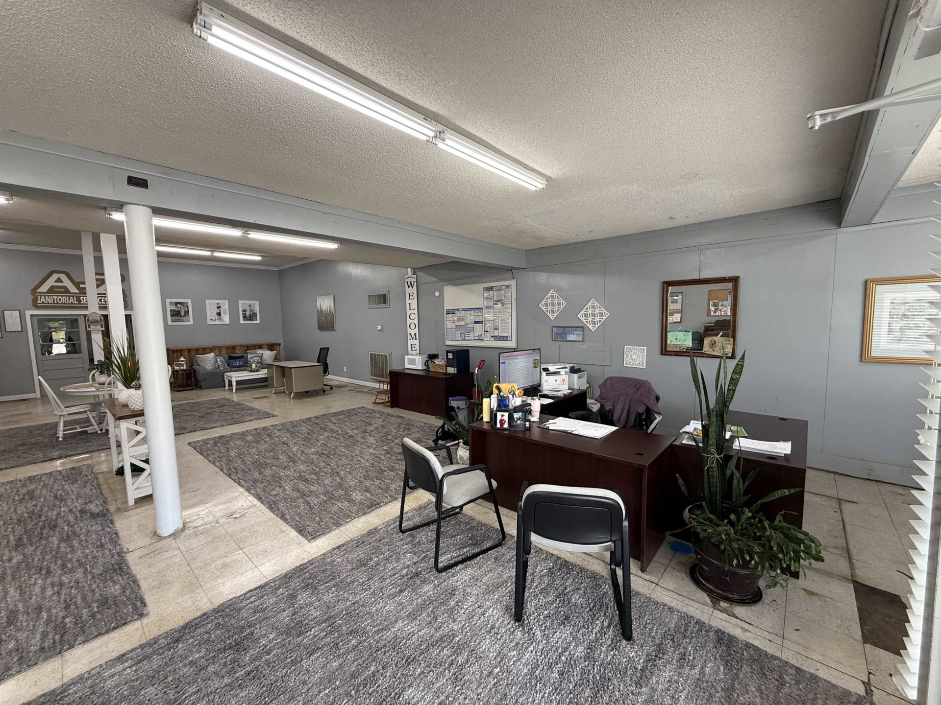 109 E Main St. Photo 10