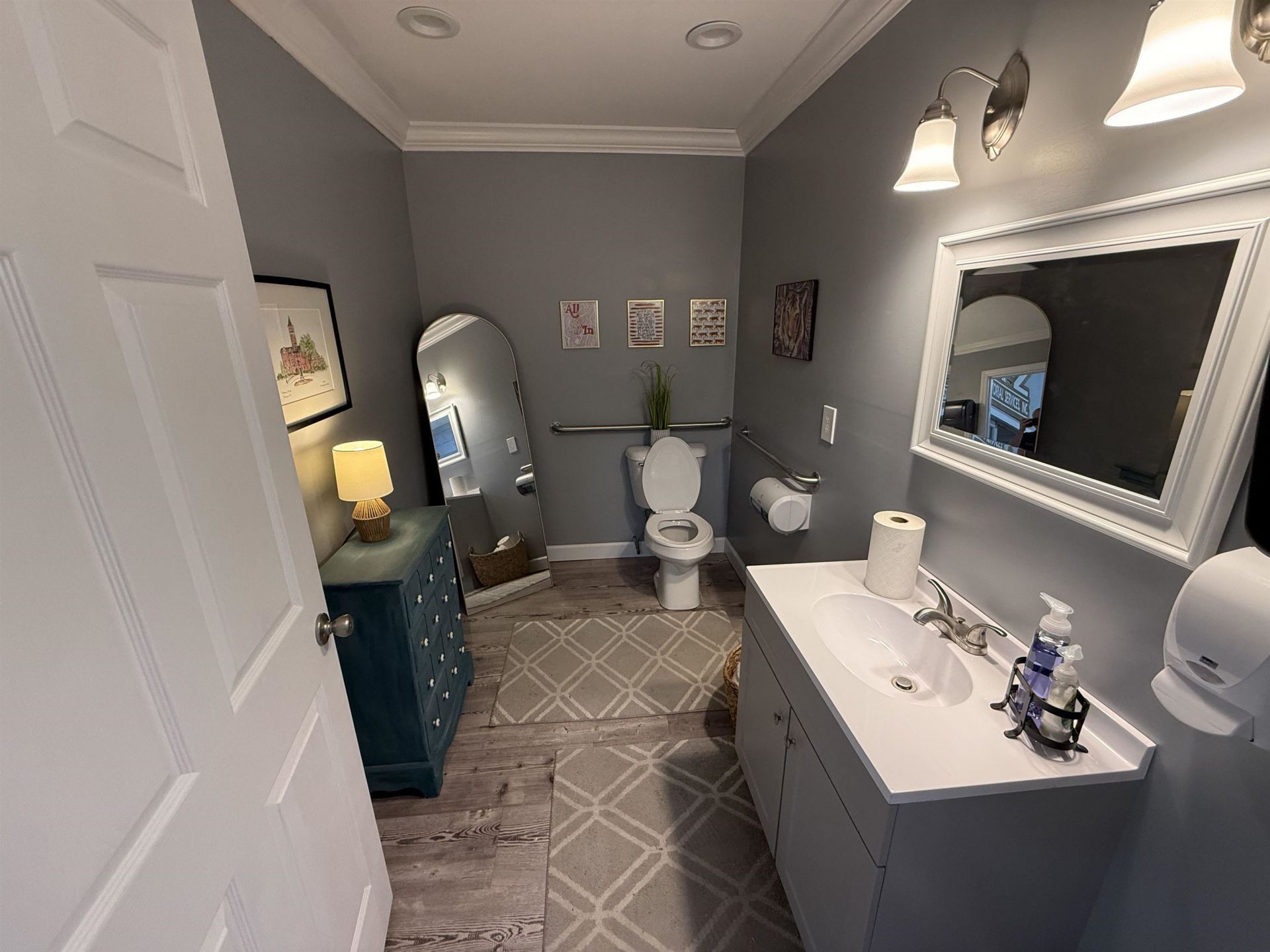 109 E Main St. Photo 15