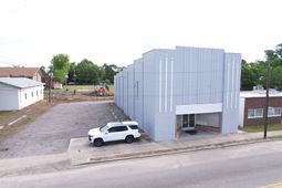 109 E Main St. photo 4