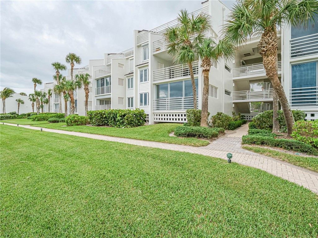 8444 Oceanside Drive, Unit D12, Vero Beach, FL 32963 Photo