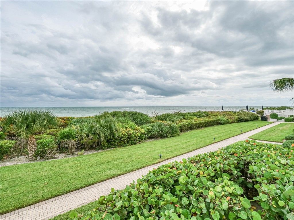 8444 Oceanside Drive, Unit D12, Vero Beach, FL 32963 Photo