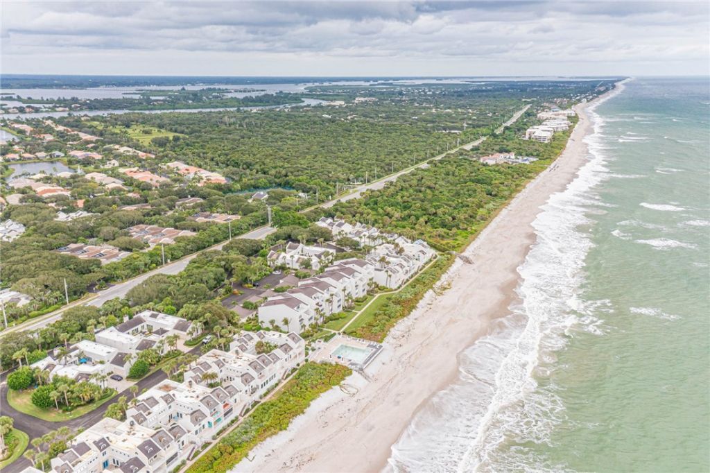 8444 Oceanside Drive, Unit D12, Vero Beach, FL 32963 Photo