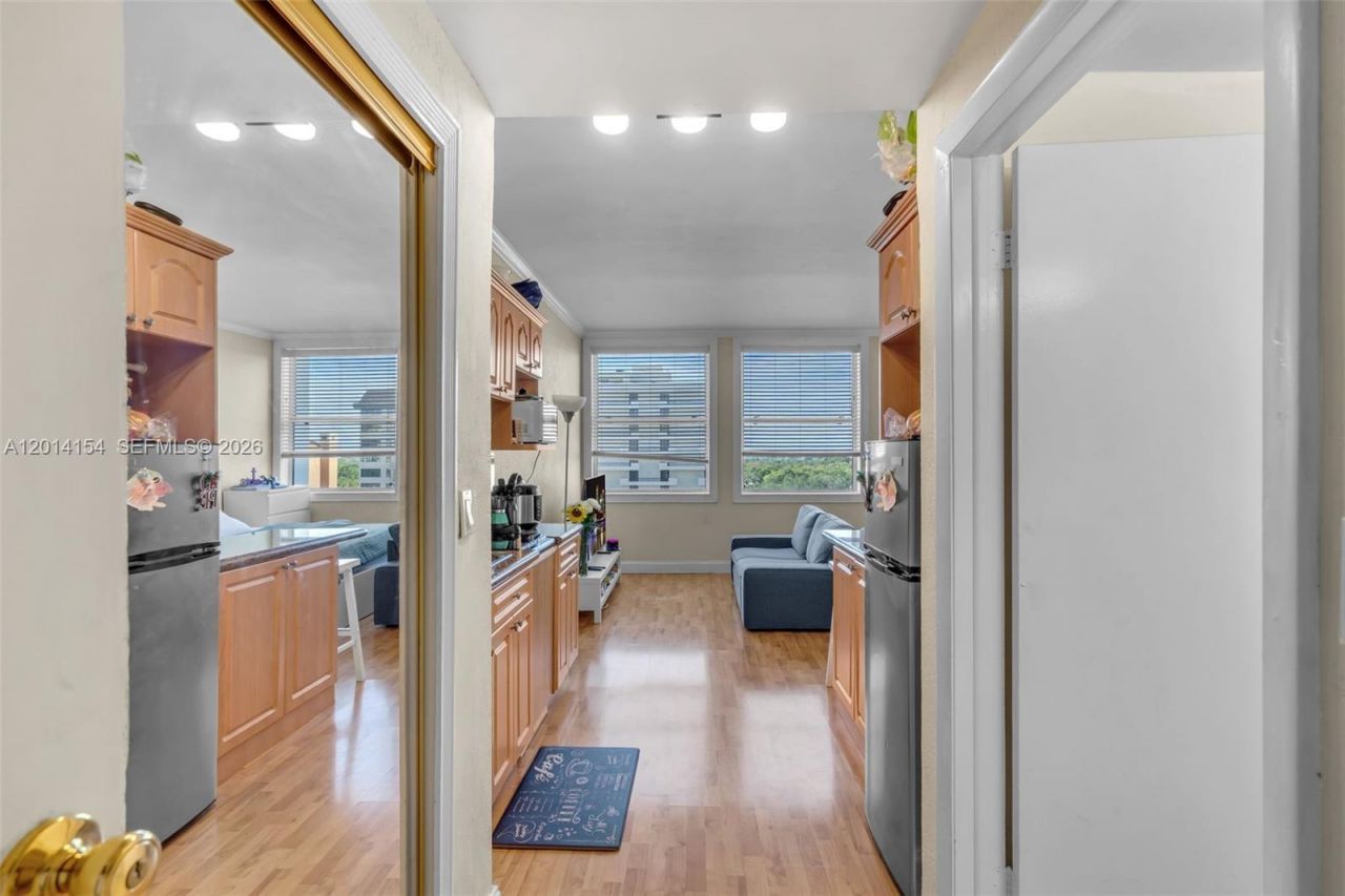 700 Biltmore Way , Unit 915, Coral Gables, FL 33134 Photo