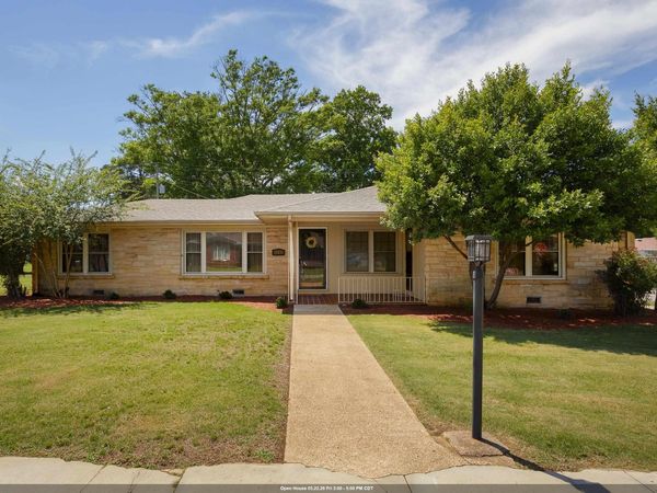 909 Cave St N, Tuscumbia, AL 35674