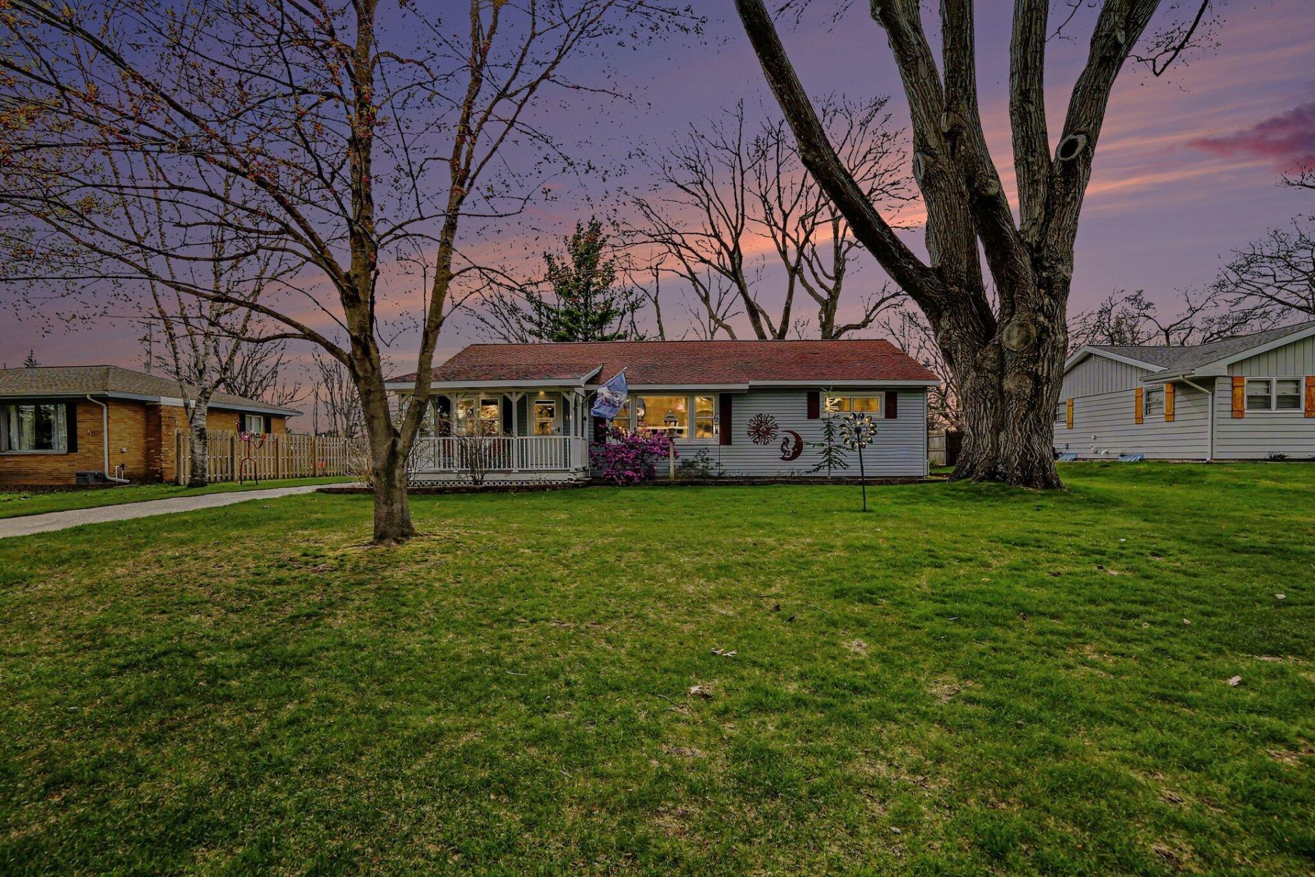 1033 N Beechwood Street, Ludington, MI 49431 Main Photo