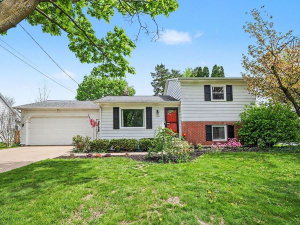 1716 Woodlawn Avenue SE, Grand Rapids, MI 49506