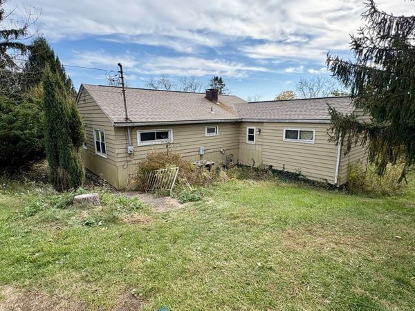 589 Hookstown Grade Rd , Coraopolis, PA 15108
