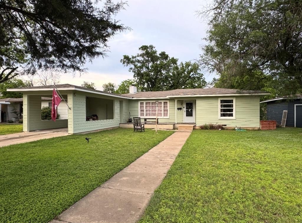 2206 4th Street, Brownwood, TX 76801 Main Photo