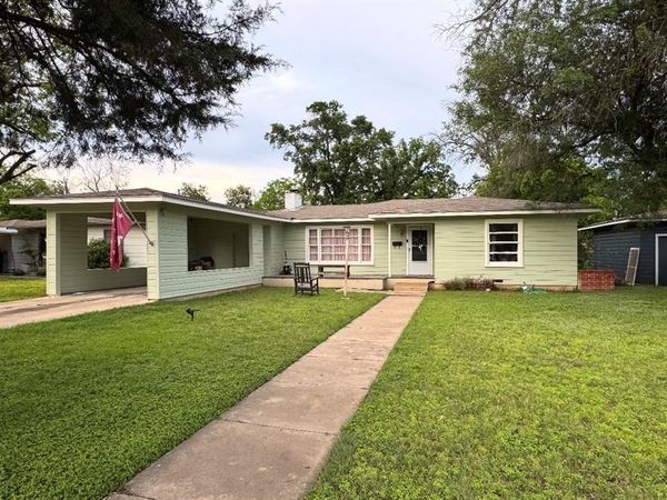 2206 4th Street, Brownwood, TX 76801