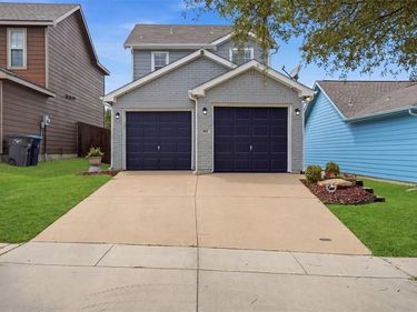 852 Village Point Lane, Fort Worth, TX 76108