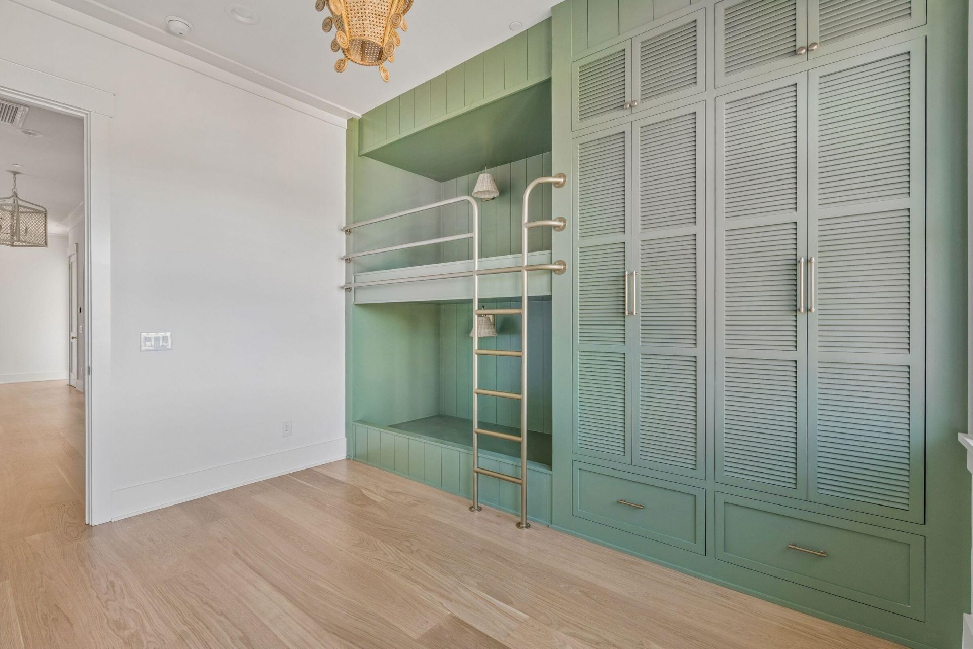 717 Hartey Street Photo 51