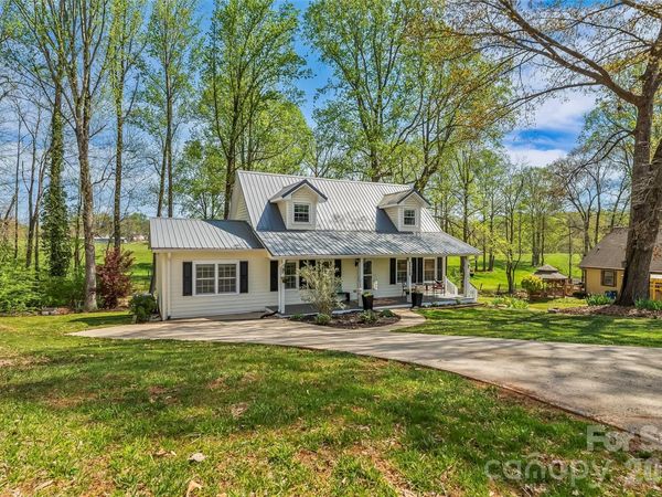 1548 Castell Lane , Hickory, NC 28601