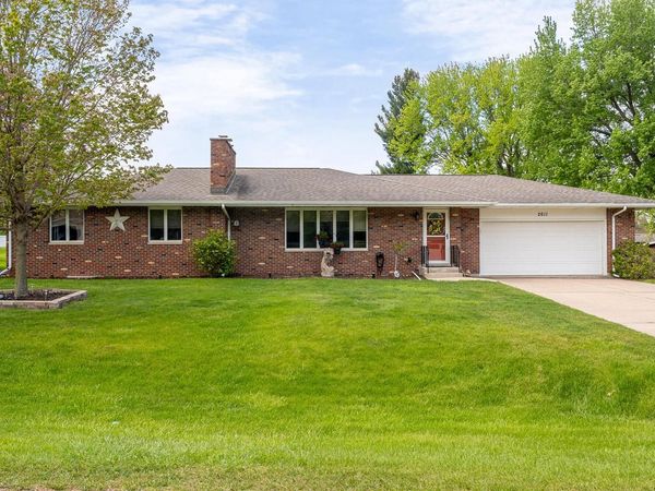 2611 Greenwood DRIVE, La Crosse, WI 54601