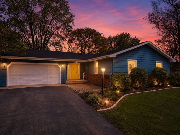 218 E Nerge Road, Roselle, IL 60172
