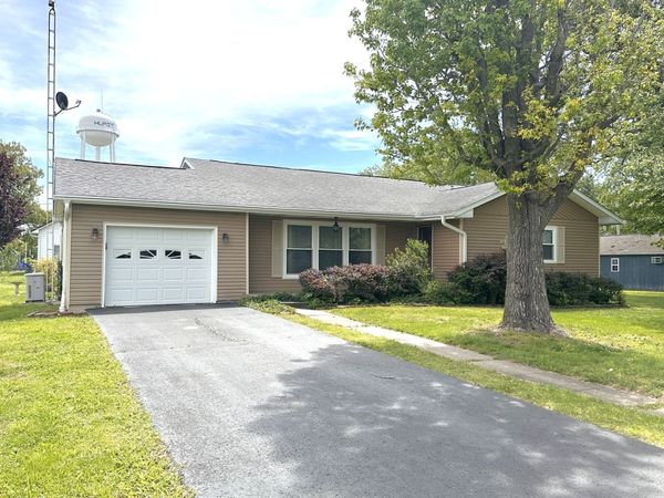 106 S George Street , Hurst, IL 62949