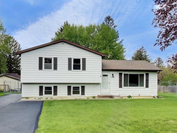 394 Pine Grove Avenue , Gurnee, IL 60031