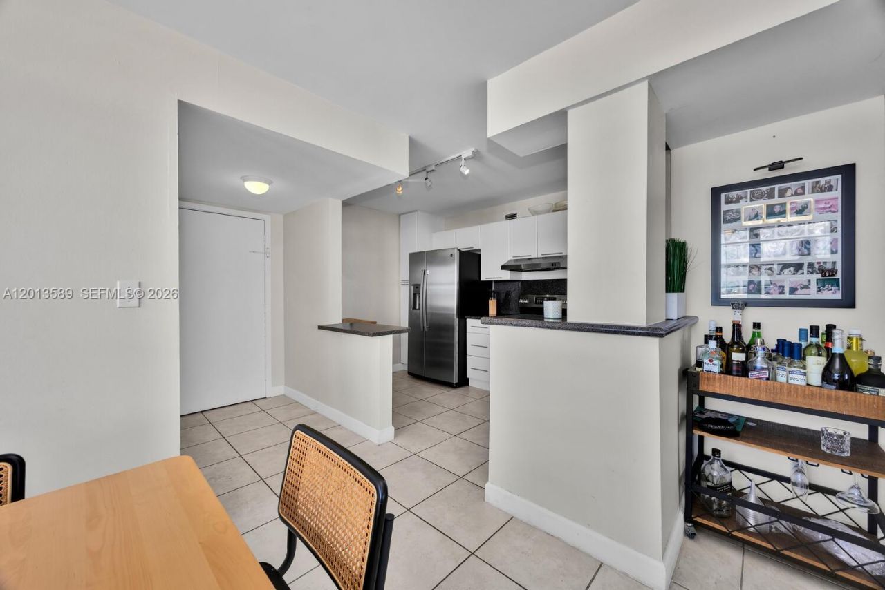 2016 Bay Dr, Unit 604, Miami Beach, FL 33141 Photo