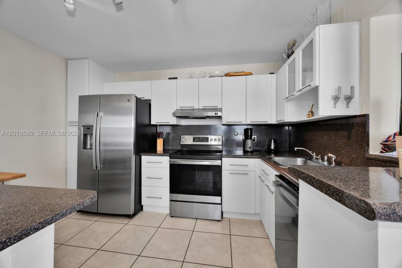 2016 Bay Dr, Unit 604, Miami Beach, FL 33141 Photo
