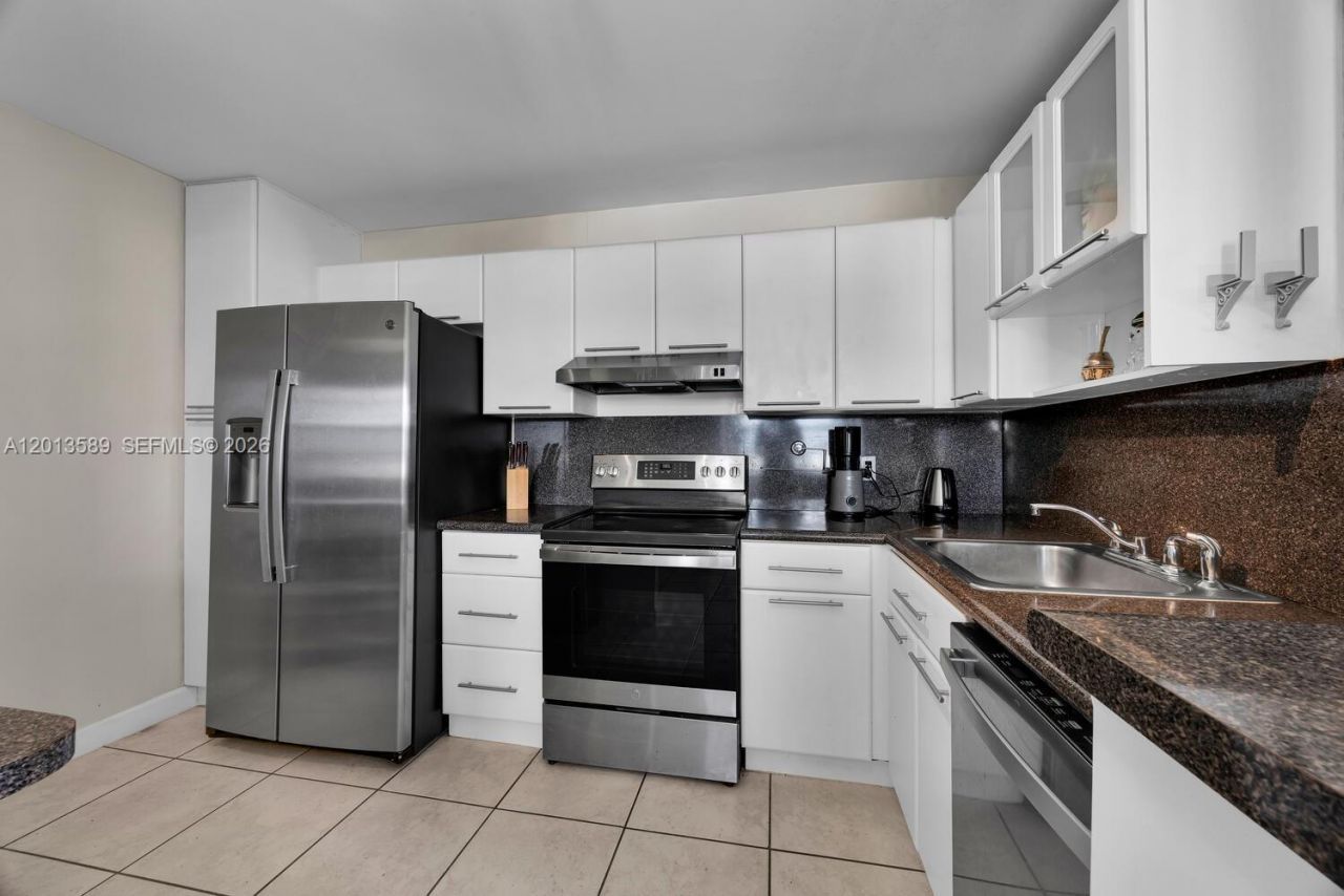 2016 Bay Dr, Unit 604, Miami Beach, FL 33141 Photo