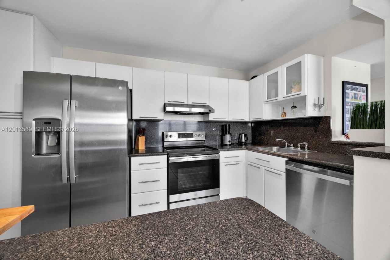 2016 Bay Dr, Unit 604, Miami Beach, FL 33141 Photo