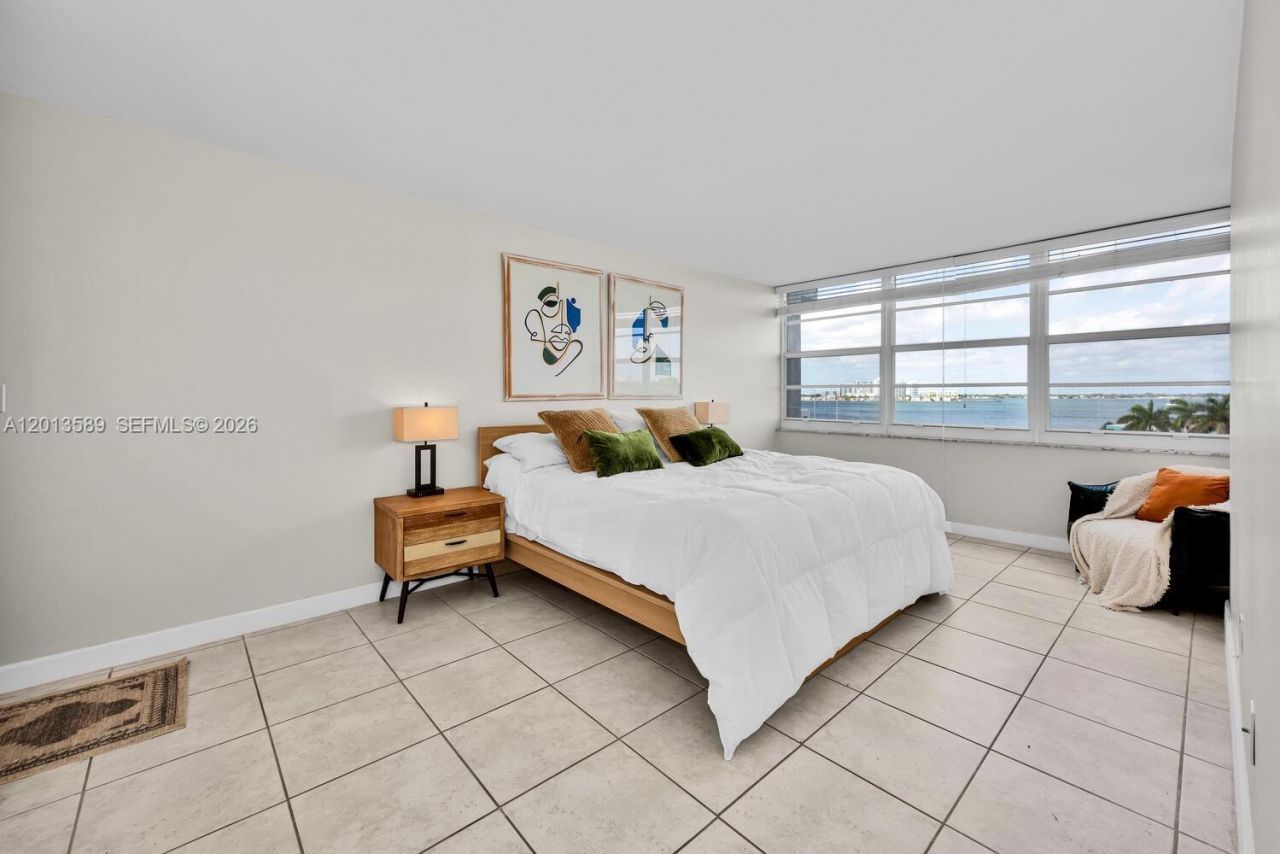 2016 Bay Dr, Unit 604, Miami Beach, FL 33141 Photo