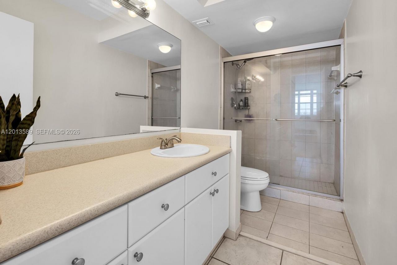 2016 Bay Dr, Unit 604, Miami Beach, FL 33141 Photo
