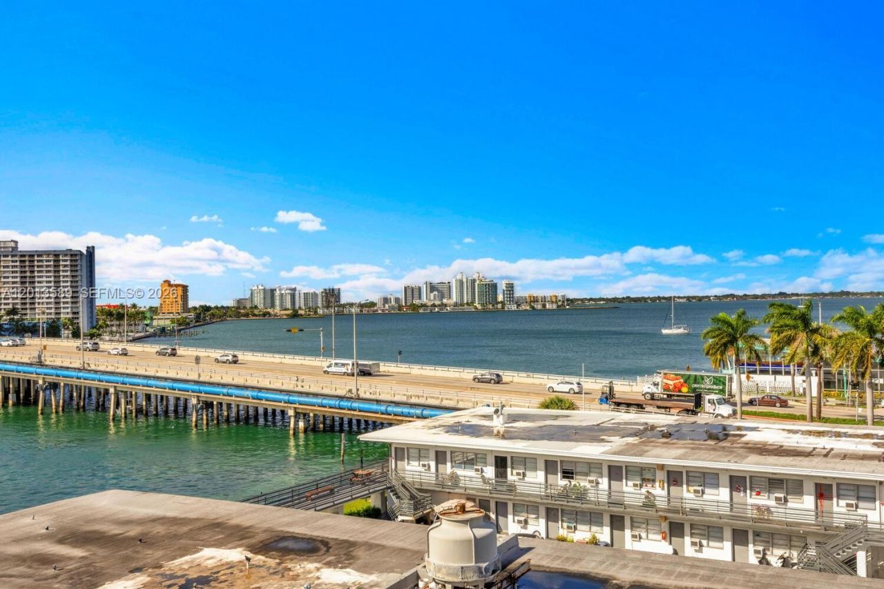 2016 Bay Dr, Unit 604, Miami Beach, FL 33141 Photo
