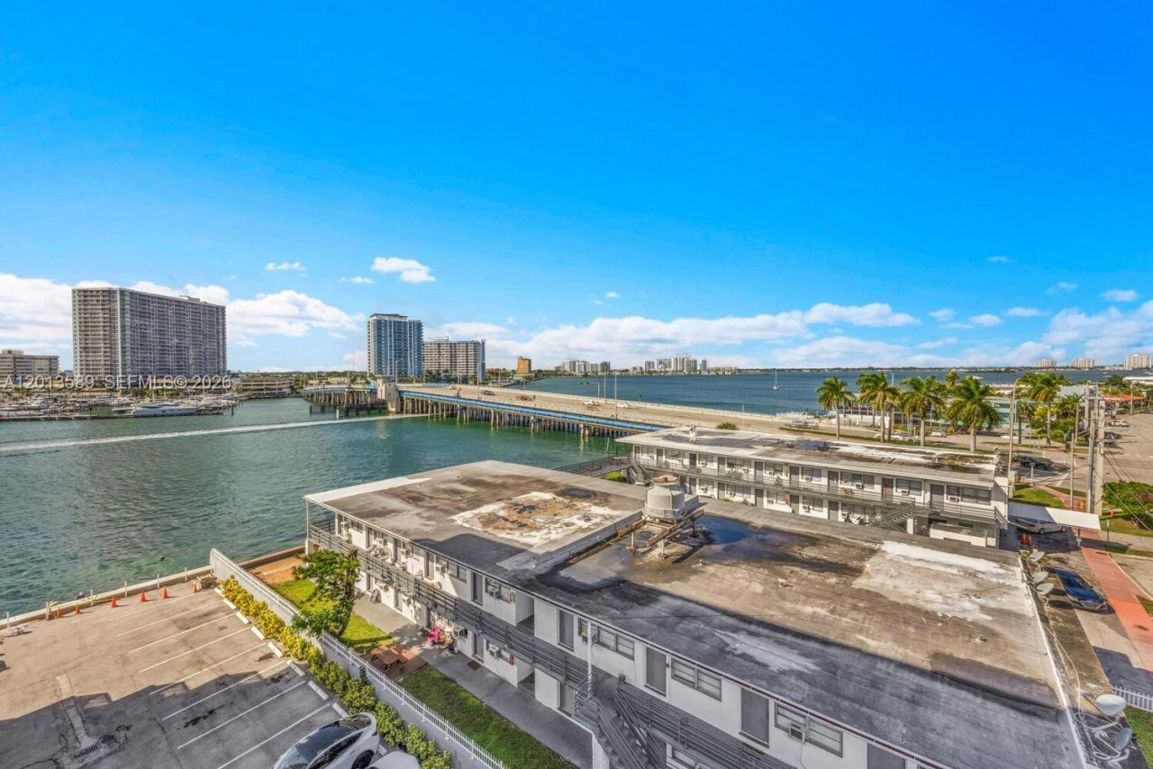 2016 Bay Dr, Unit 604, Miami Beach, FL 33141 Photo