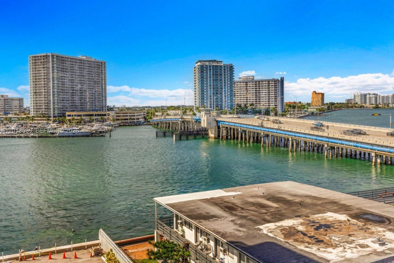2016 Bay Dr, Unit 604, Miami Beach, FL 33141 Photo
