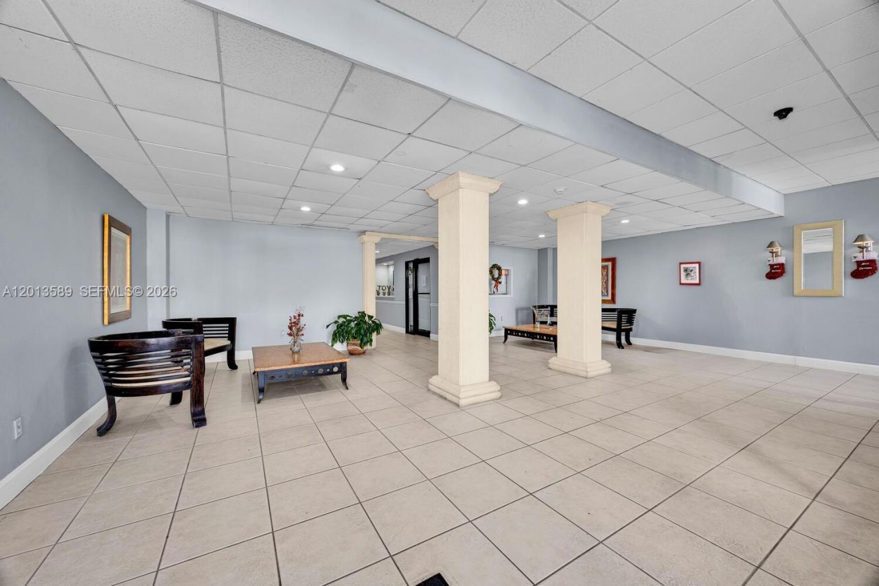 2016 Bay Dr, Unit 604, Miami Beach, FL 33141 Photo