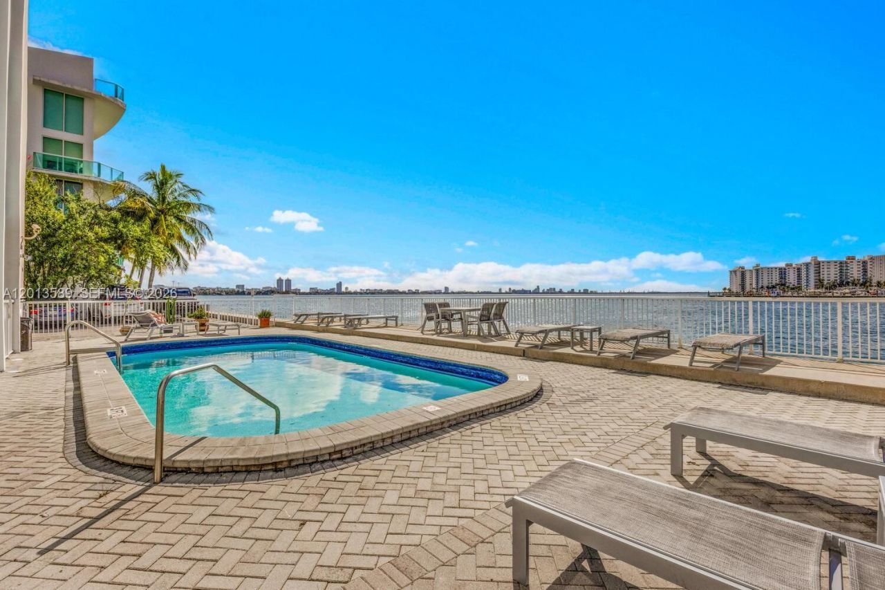 2016 Bay Dr, Unit 604, Miami Beach, FL 33141 Photo