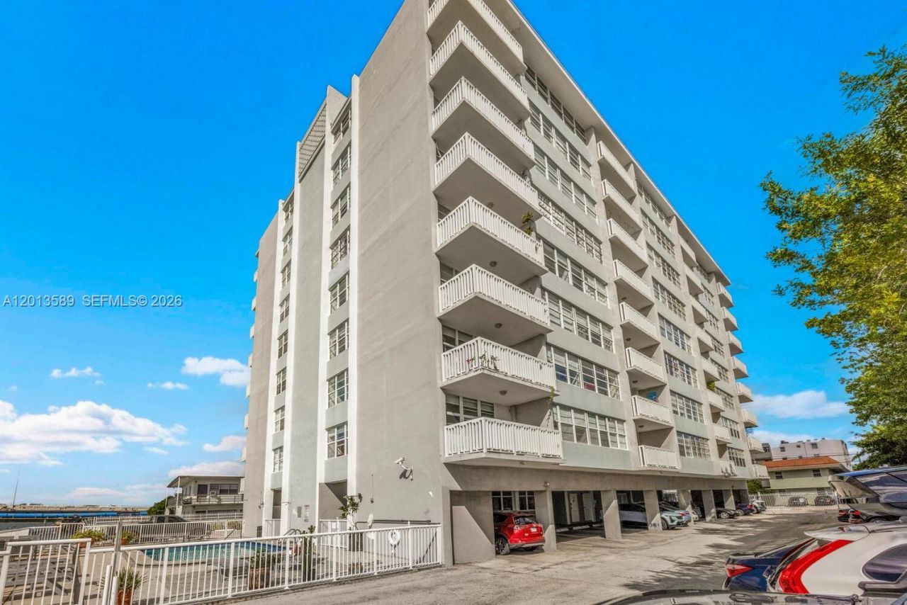 2016 Bay Dr, Unit 604, Miami Beach, FL 33141 Photo