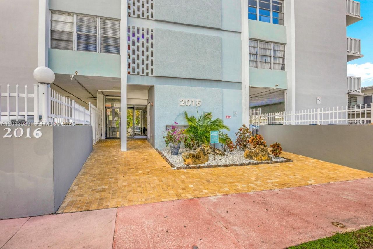 2016 Bay Dr, Unit 604, Miami Beach, FL 33141 Photo