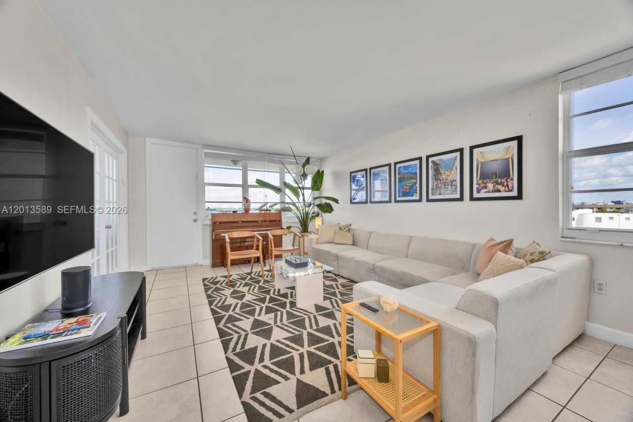 2016 Bay Dr, Unit 604, Miami Beach, FL 33141 Photo