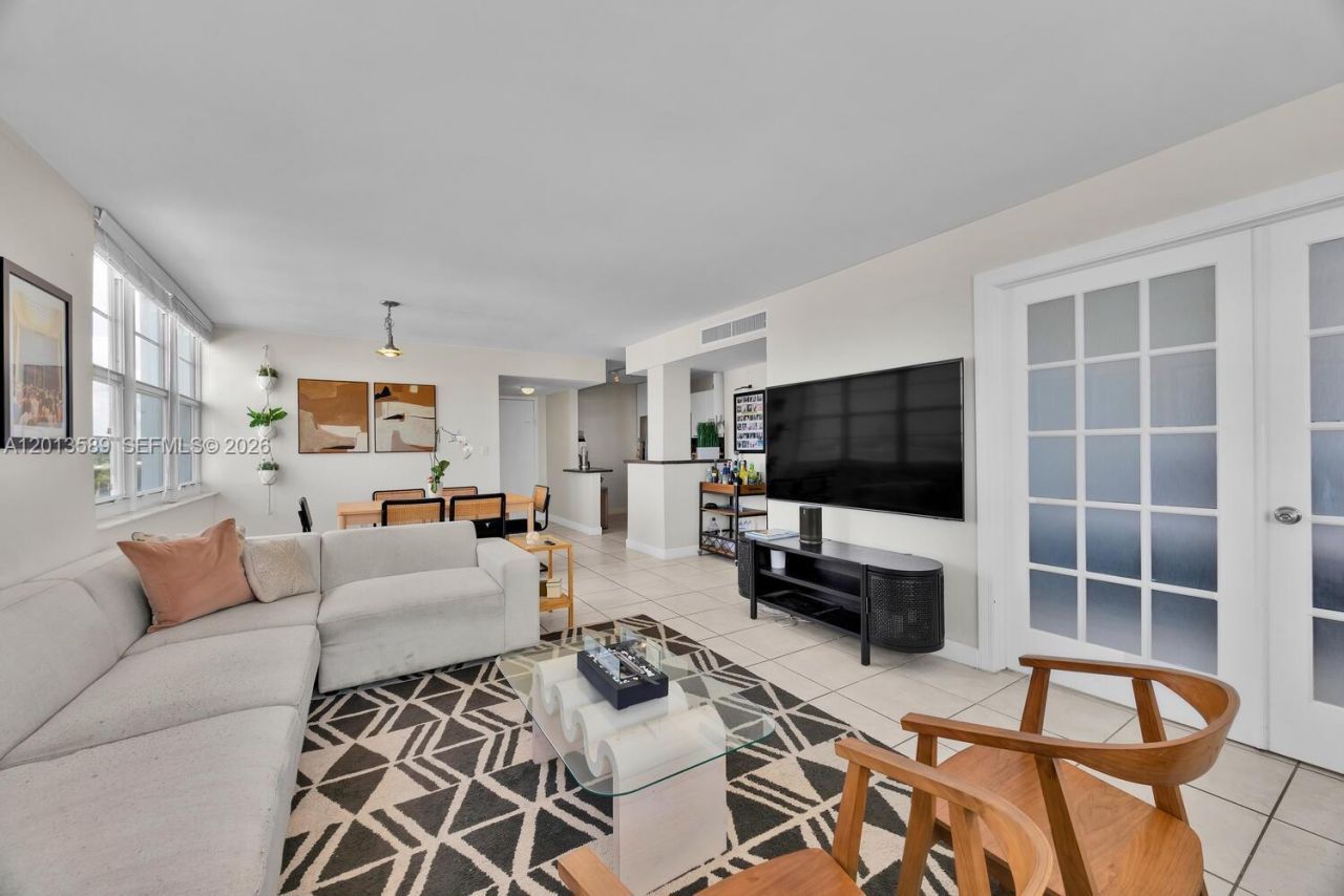 2016 Bay Dr, Unit 604, Miami Beach, FL 33141 Photo