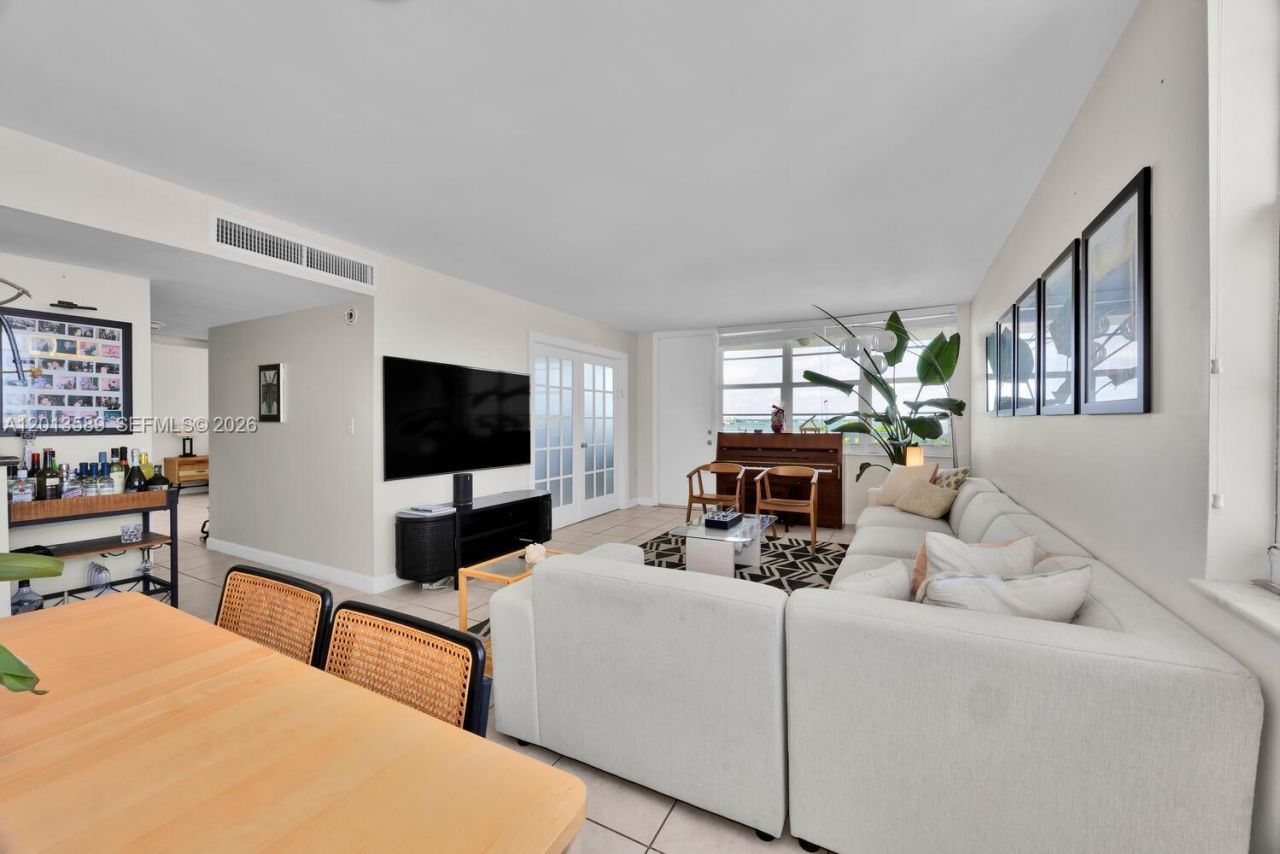 2016 Bay Dr, Unit 604, Miami Beach, FL 33141 Photo