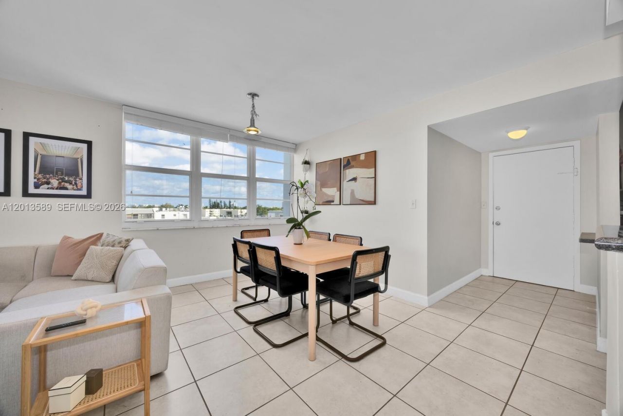 2016 Bay Dr, Unit 604, Miami Beach, FL 33141 Photo