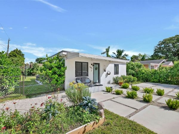 595 NW 101st St, Miami, FL 33150