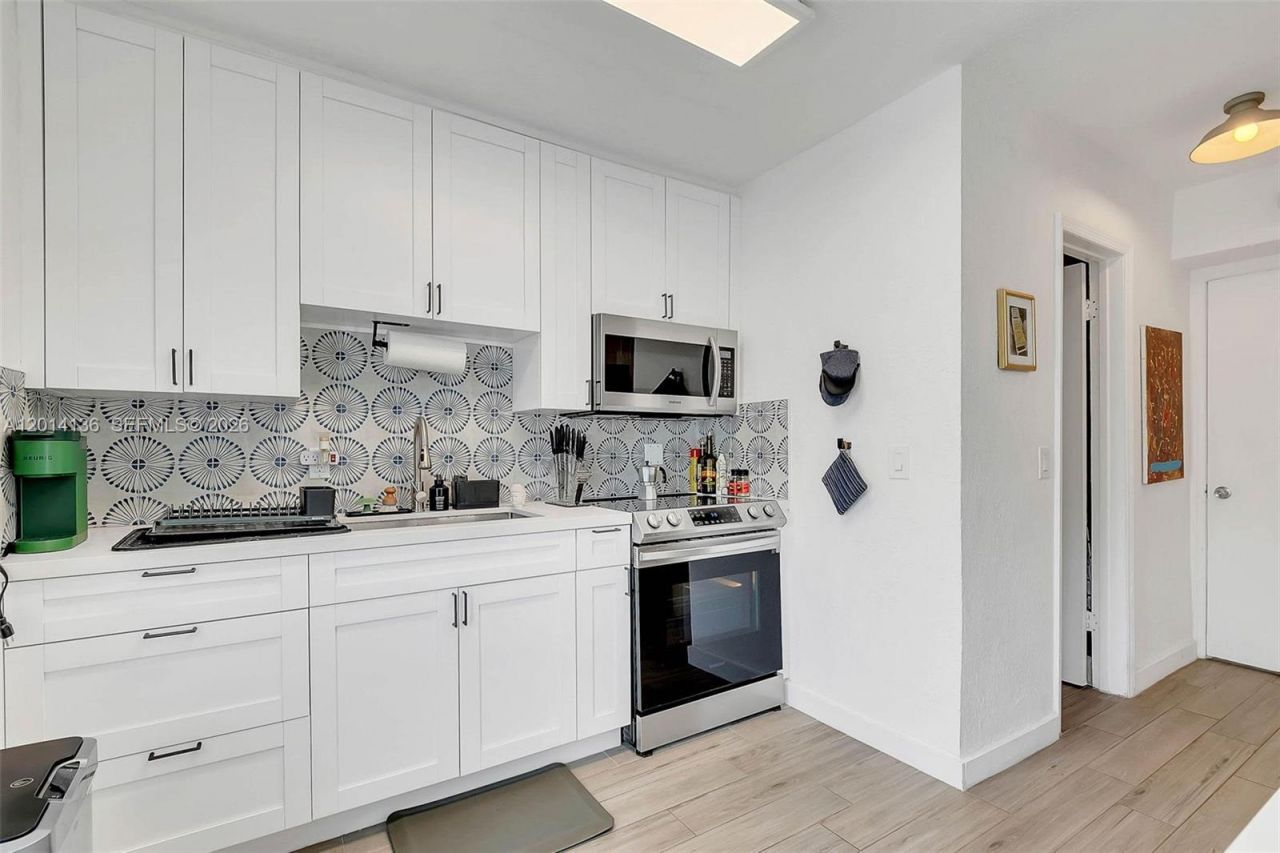 595 NW 101st St , Miami, FL 33150 Photo