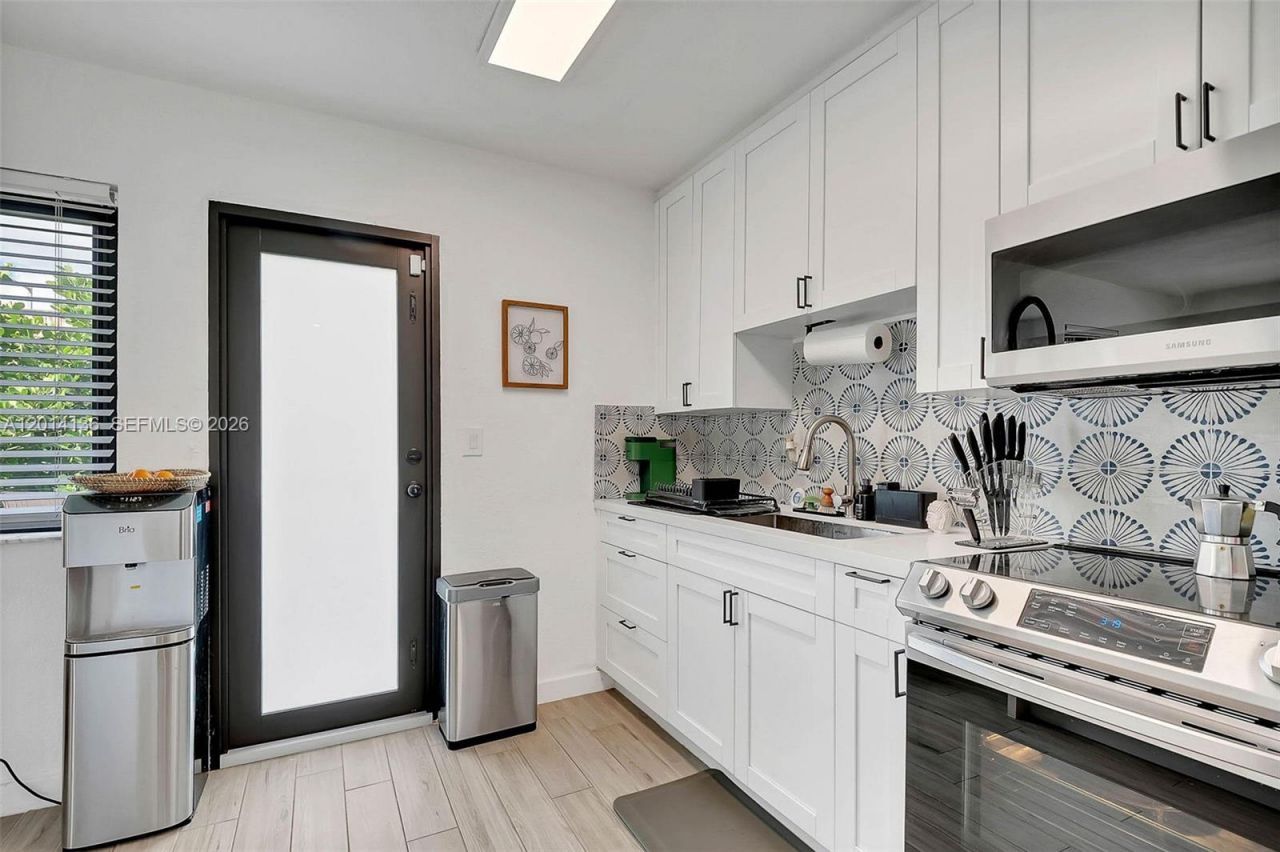 595 NW 101st St , Miami, FL 33150 Photo